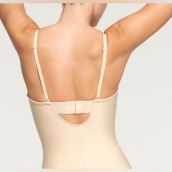 SKIMS molded underwire Bodysuit with Adjustable Straps, size XS sand - Picture 2 of 7